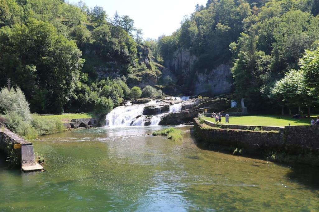 Au Coeur Du Jura, Logement Au Calme Champagnole Bagian luar foto